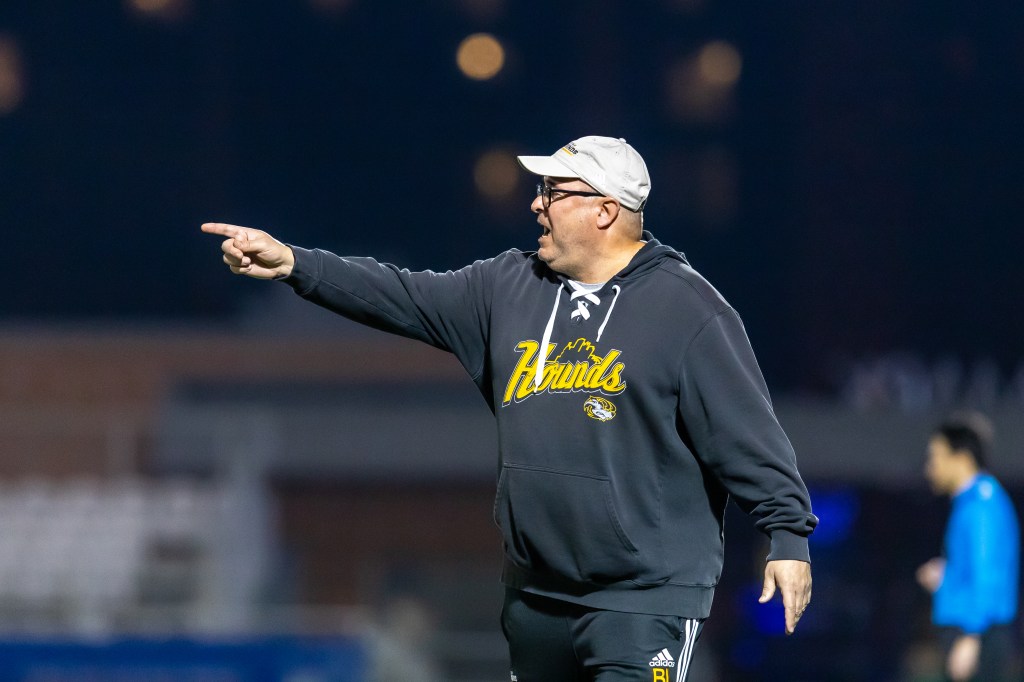 Pittsburgh Riverhounds SC coach Bob Lilley during a soccer game