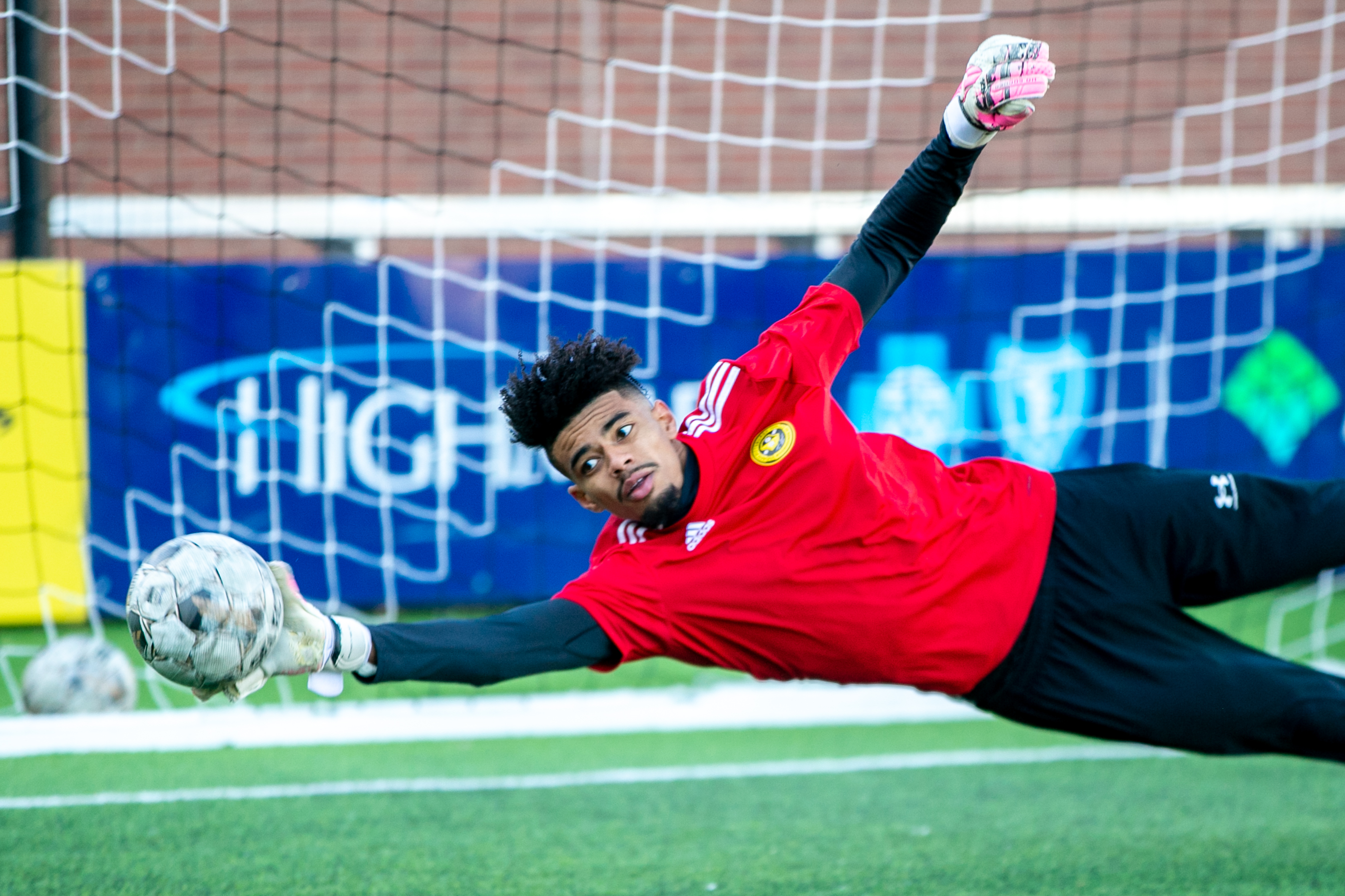 Goalkeeper Jonathan Gomes signs with Hounds featured image
