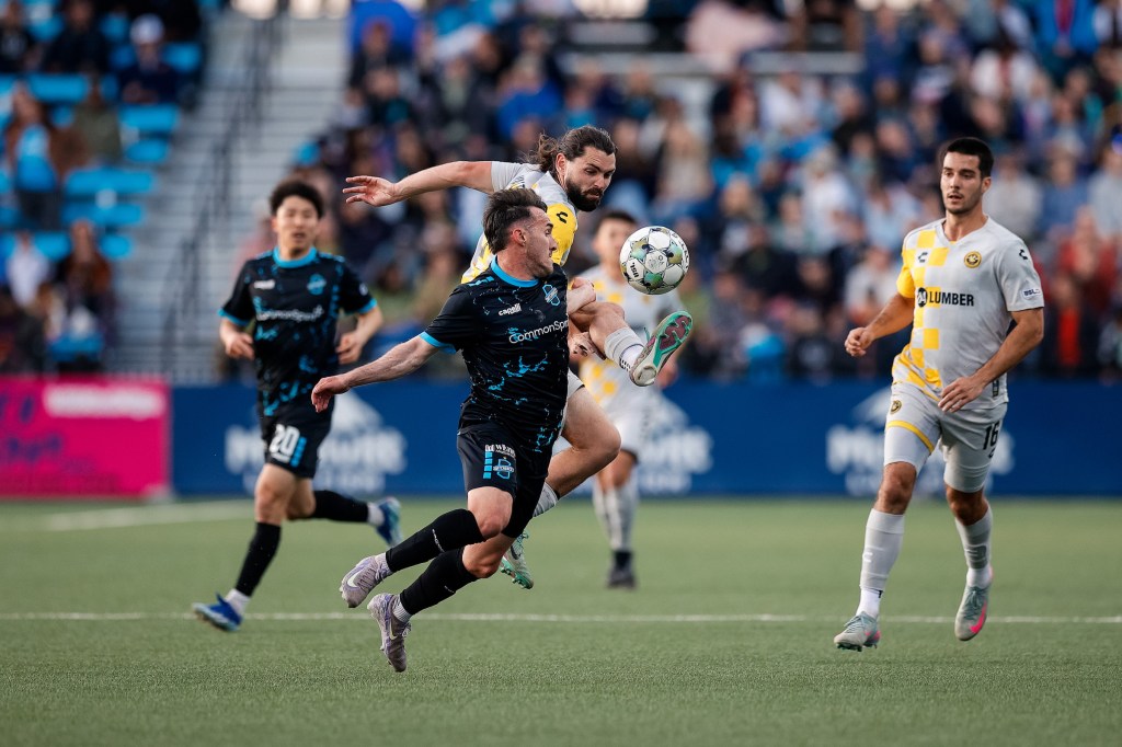 Hounds midfielder Jackson Walti challenges for the ball in front of the Colorado Springs Switchbacks' Zach Zandi in the teams' match May 17, 2025 at Weidner Field in Colorado Springs, Colo. (Photo: Isaiah J. Downing/Switchbacks FC)
