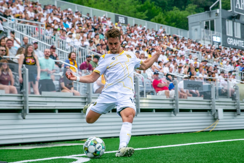 Robbie Mertz delivers a corner kick for the Pittsburgh Riverhounds against Detroit City FC. Mertz was named the USL Championship Player of the Week for his performance in the Hounds' 2-0 win on June 7, 2025 at Highmark Stadium in Pittsburgh. (Photo: Chris Cowger/Riverhounds SC)