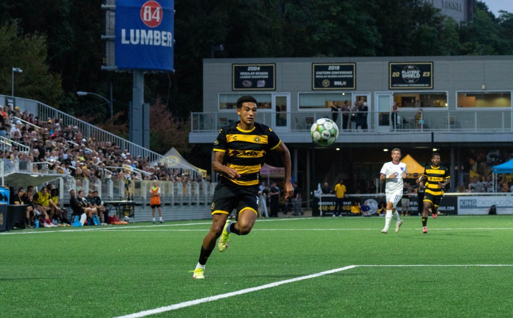 Bertin Jacquesson tracks down the ball in the Pittsburgh Riverhounds' match against Louisville City FC on Sept. 13, 2025 at Highmark Stadium in Pittsburgh. (Photo: Kyla Pothier/Riverhounds SC)