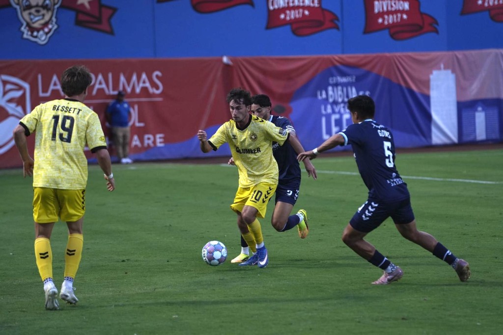 Charles Ahl dribbles away from defenders in the Pittsburgh Riverhounds' match against El Paso Locomotive FC on Aug. 26, 2026 at Southwest University Park in El Paso, Texas. (Photo: El Paso Locomotive FC)